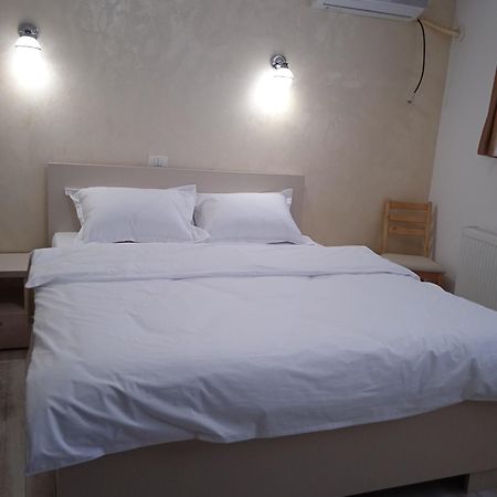 Hotel Marina Srl Bucureşti Ngoại thất bức ảnh