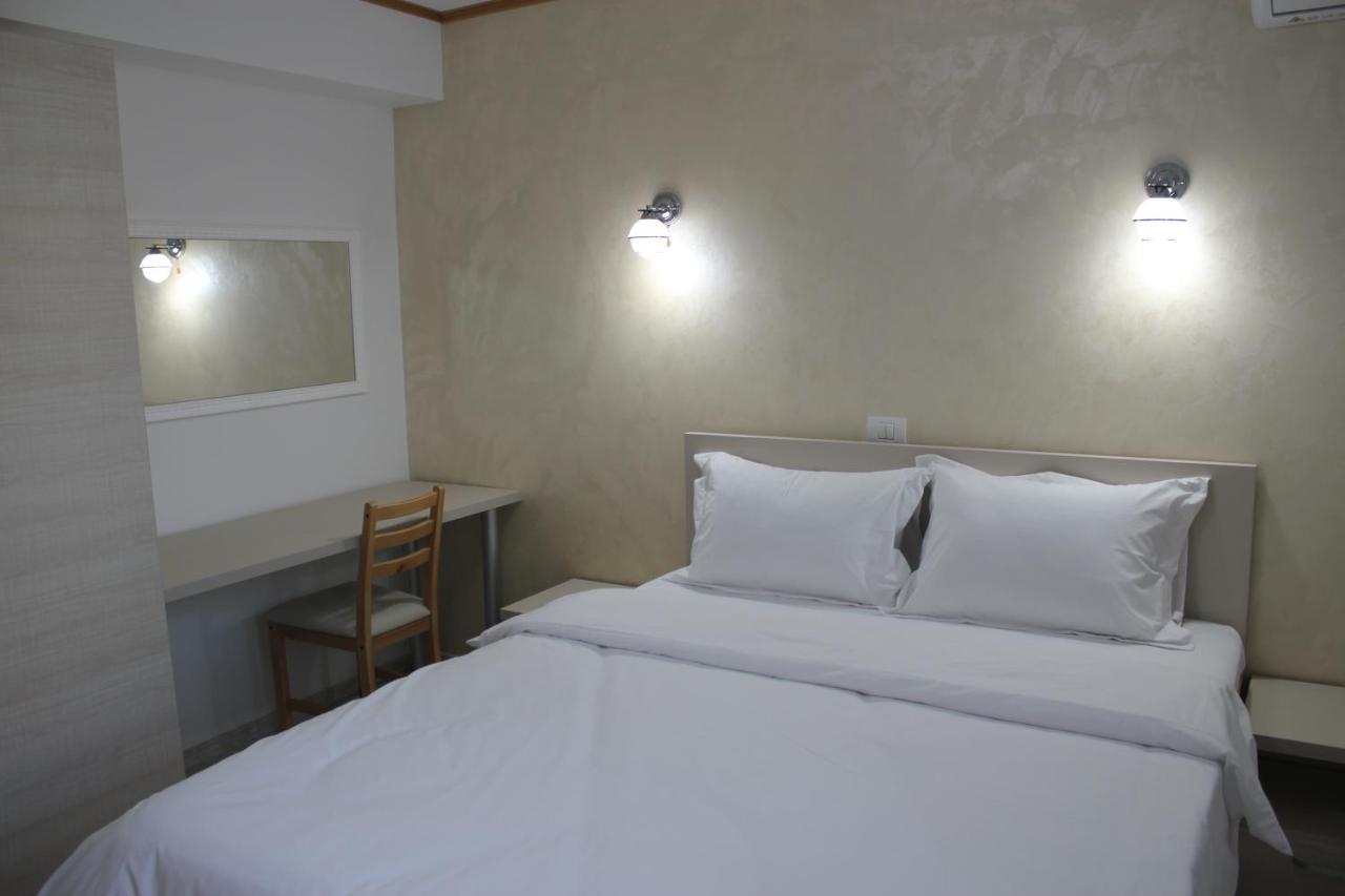 Hotel Marina Srl Bucureşti Ngoại thất bức ảnh
