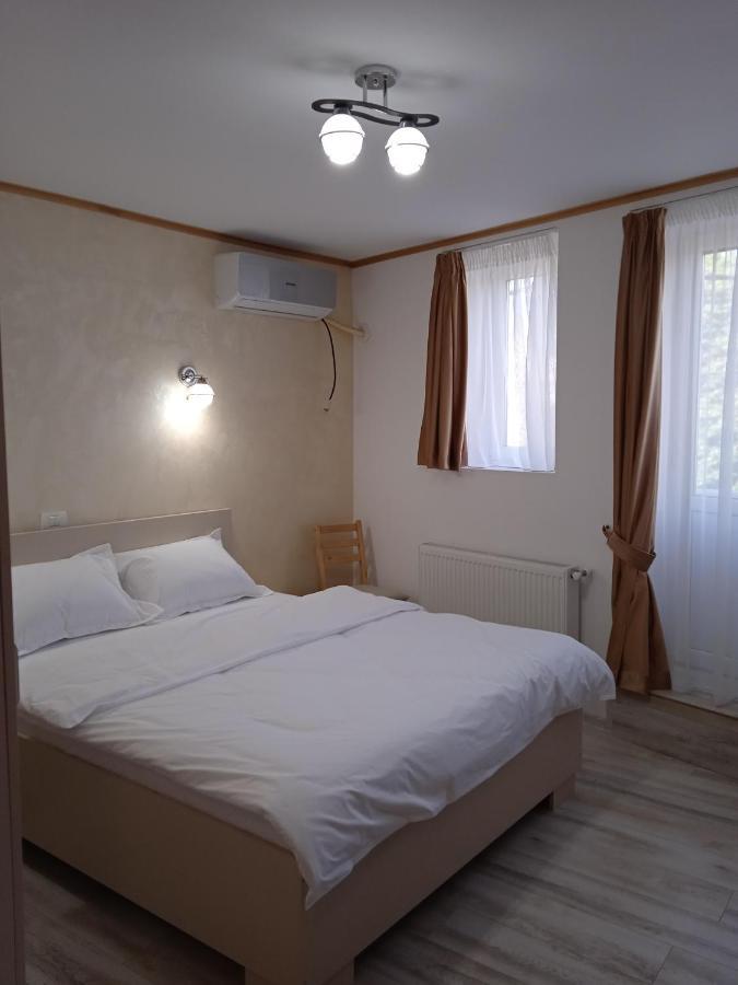 Hotel Marina Srl Bucureşti Ngoại thất bức ảnh