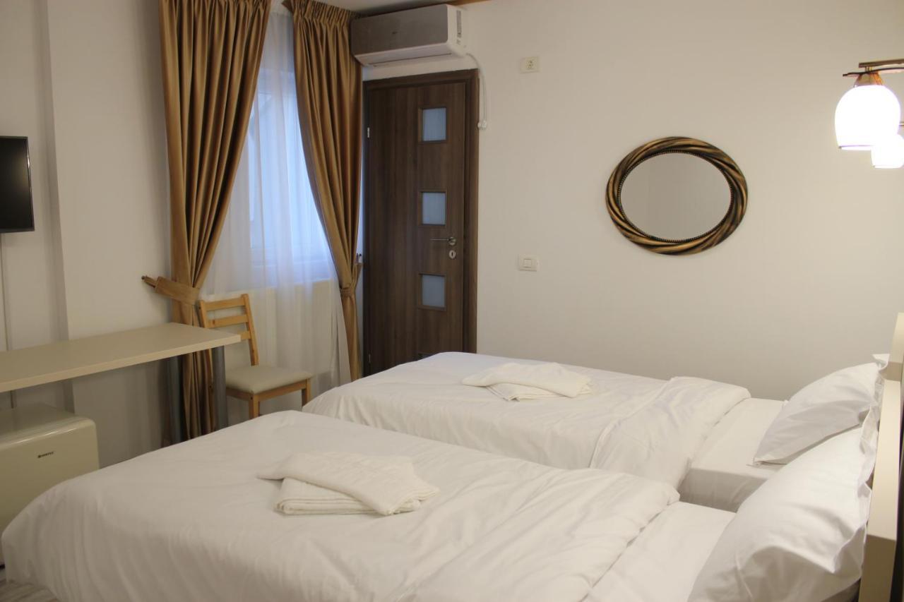 Hotel Marina Srl Bucureşti Ngoại thất bức ảnh