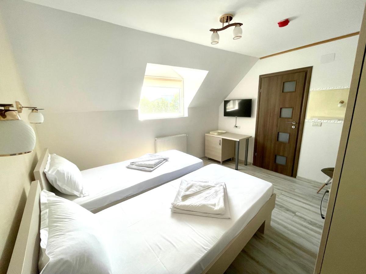 Hotel Marina Srl Bucureşti Ngoại thất bức ảnh