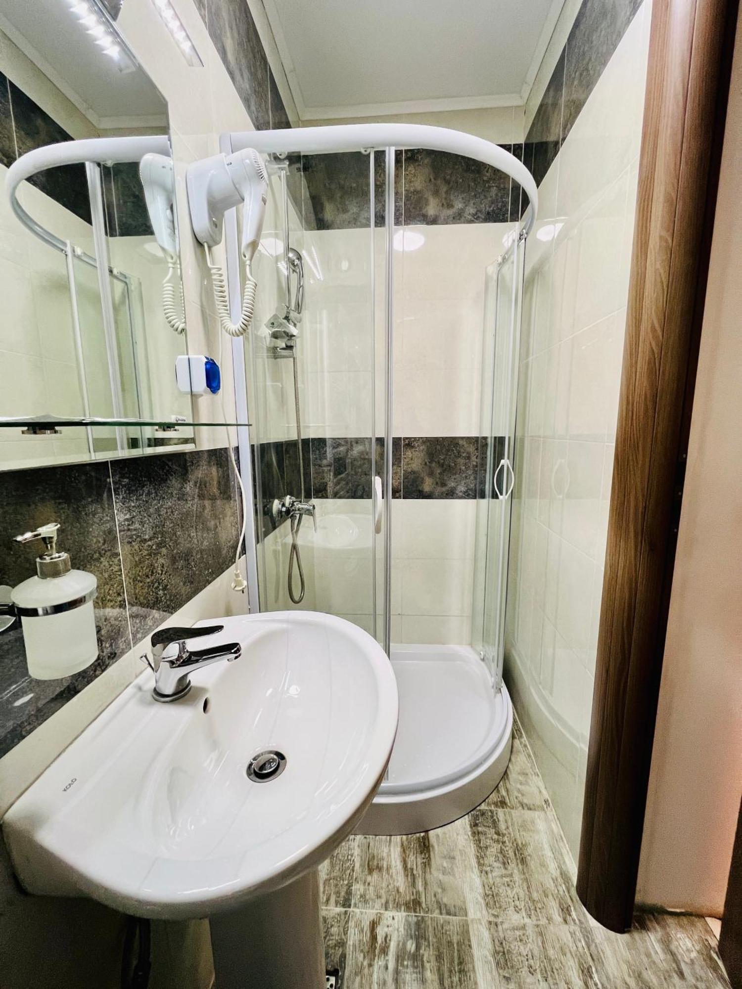 Hotel Marina Srl Bucureşti Ngoại thất bức ảnh