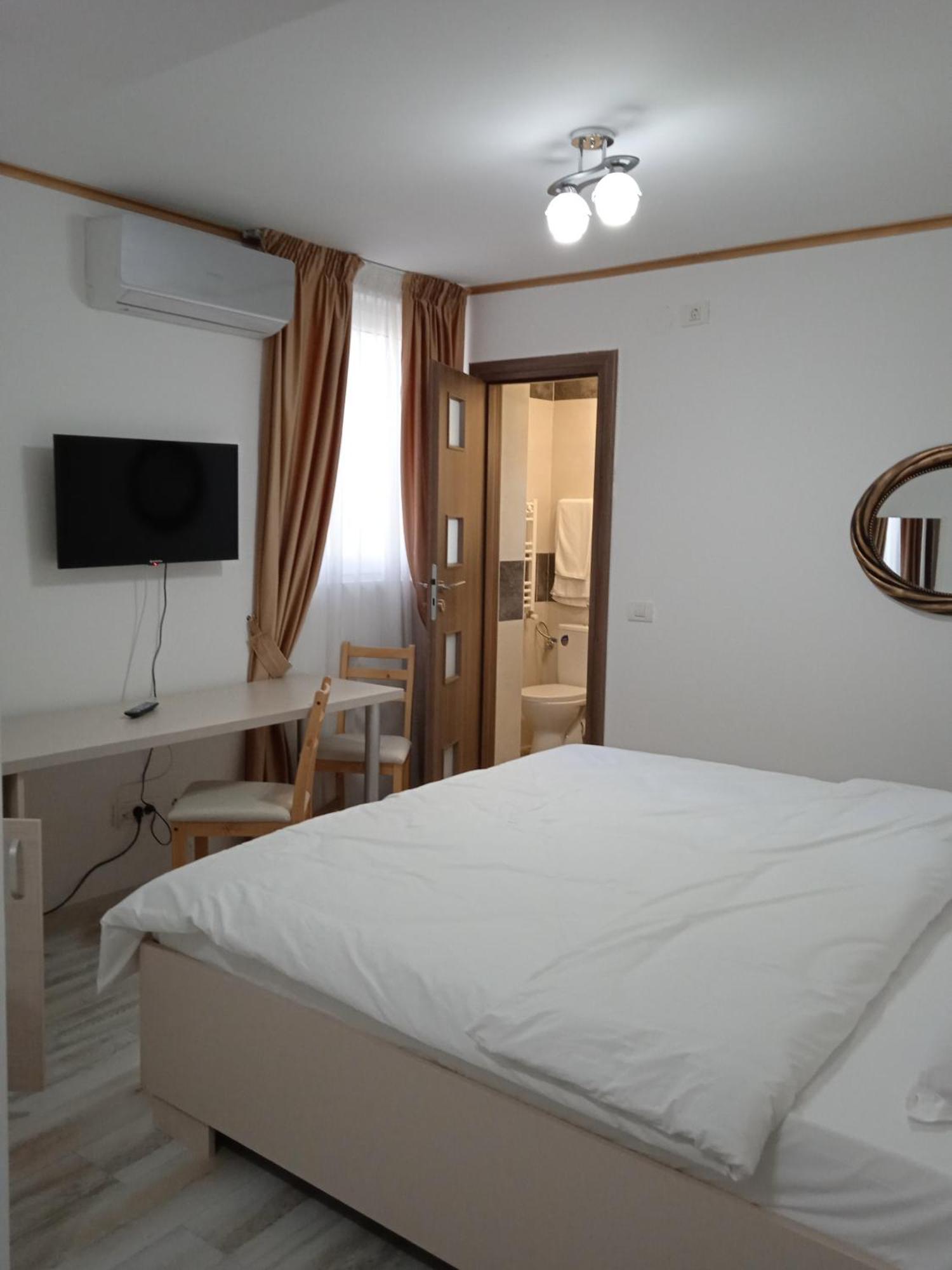 Hotel Marina Srl Bucureşti Ngoại thất bức ảnh
