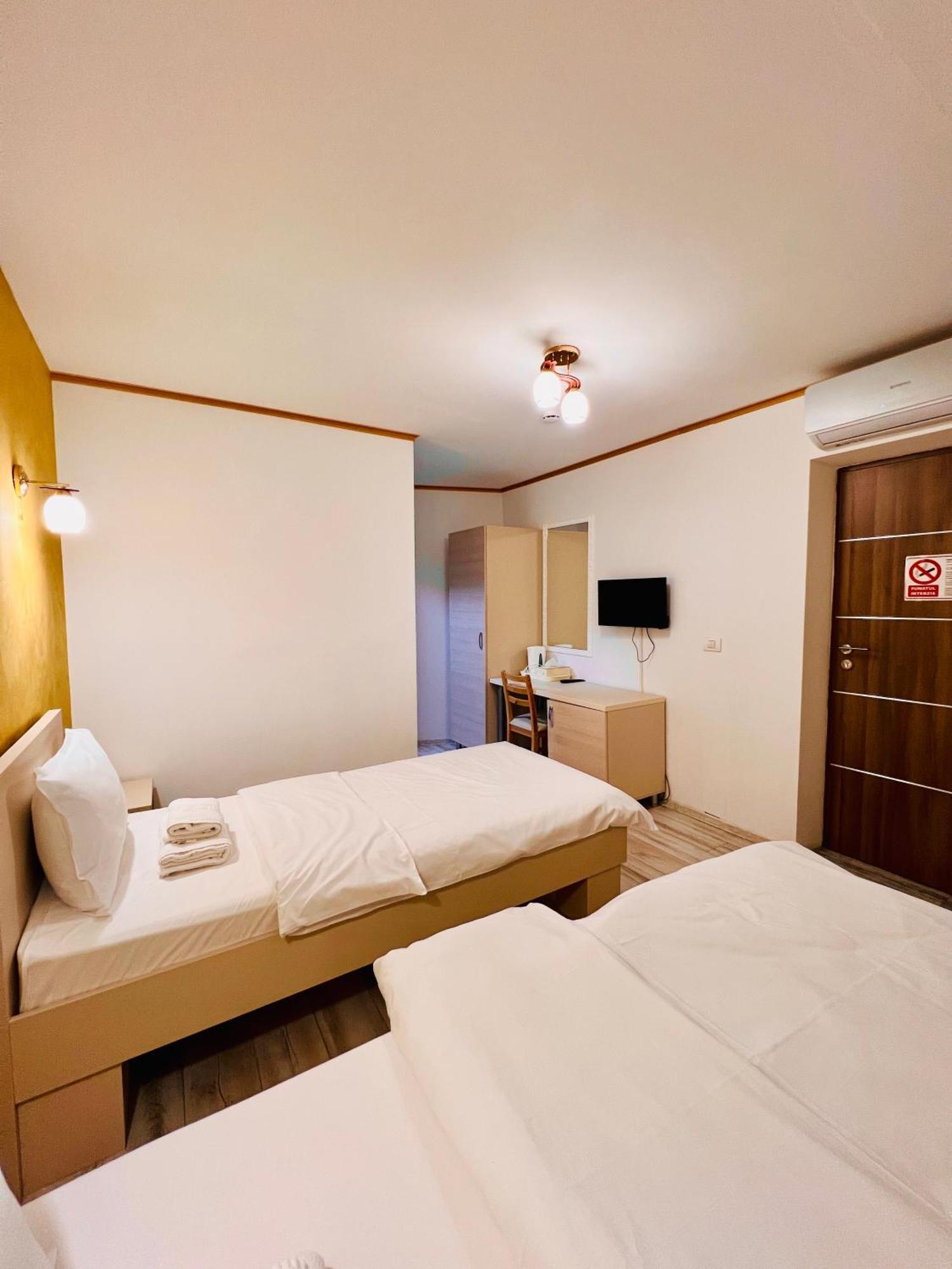 Hotel Marina Srl Bucureşti Ngoại thất bức ảnh