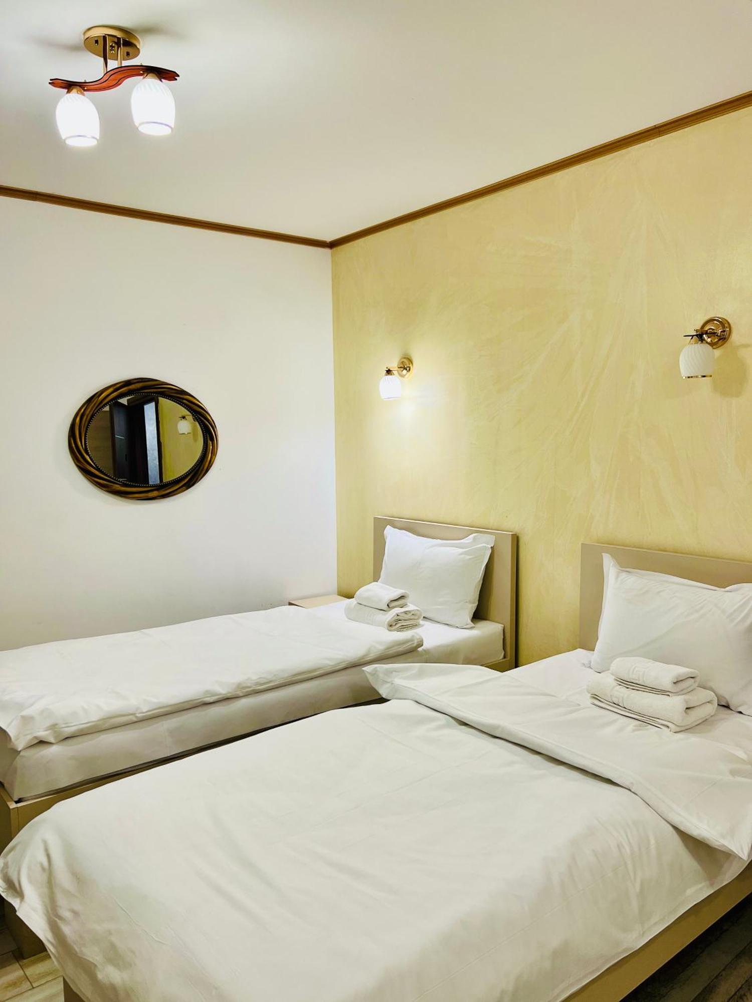 Hotel Marina Srl Bucureşti Ngoại thất bức ảnh