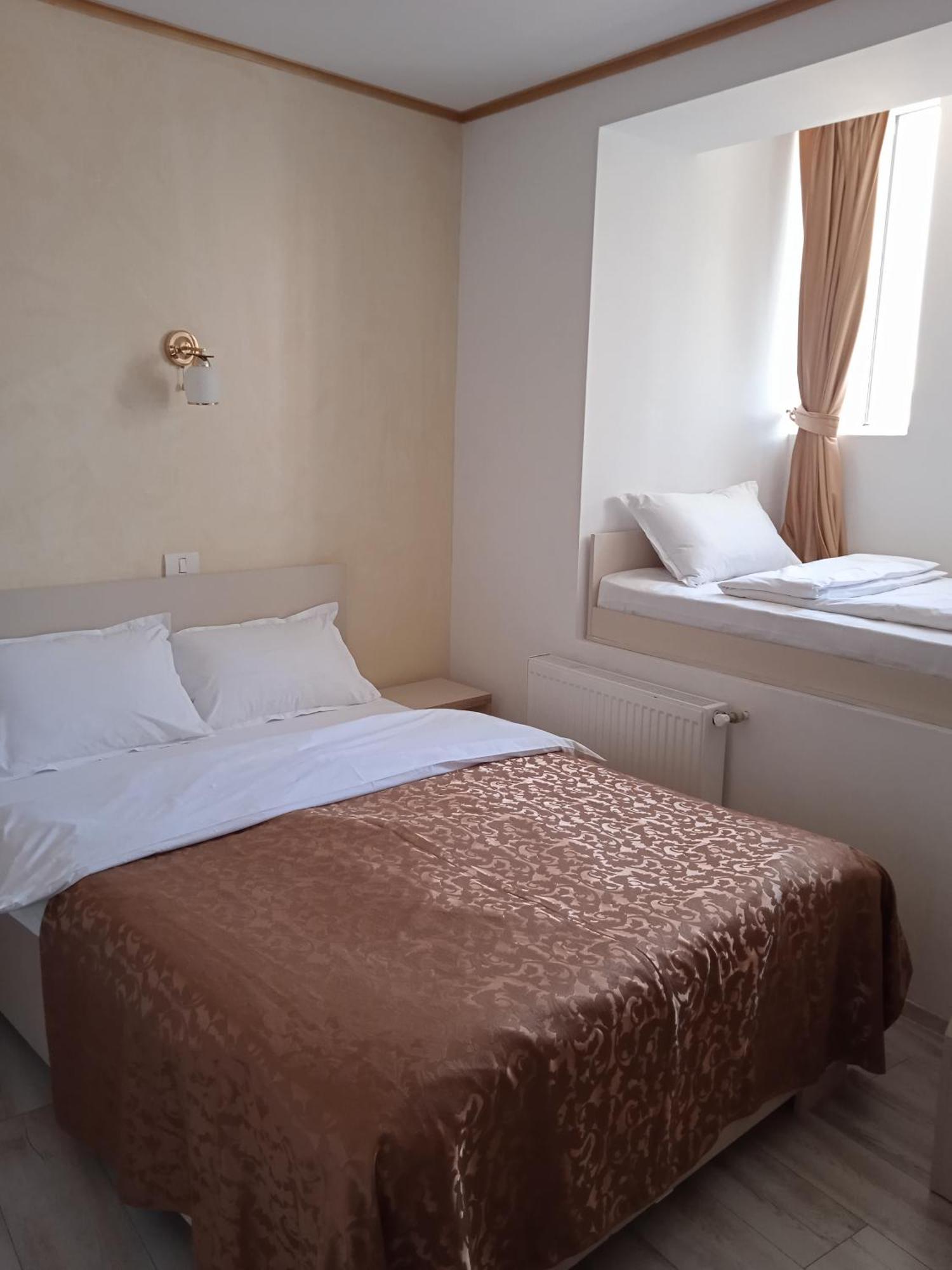 Hotel Marina Srl Bucureşti Ngoại thất bức ảnh
