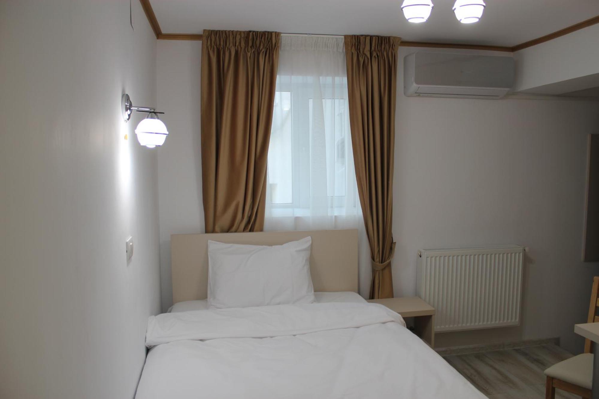 Hotel Marina Srl Bucureşti Ngoại thất bức ảnh